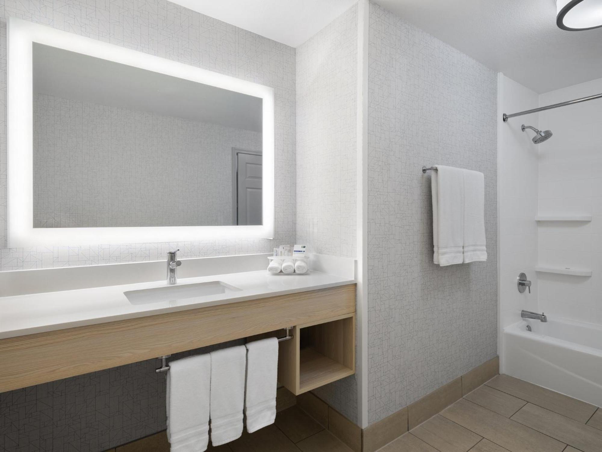 Holiday Inn Express Fort Bragg By Ihg Εξωτερικό φωτογραφία