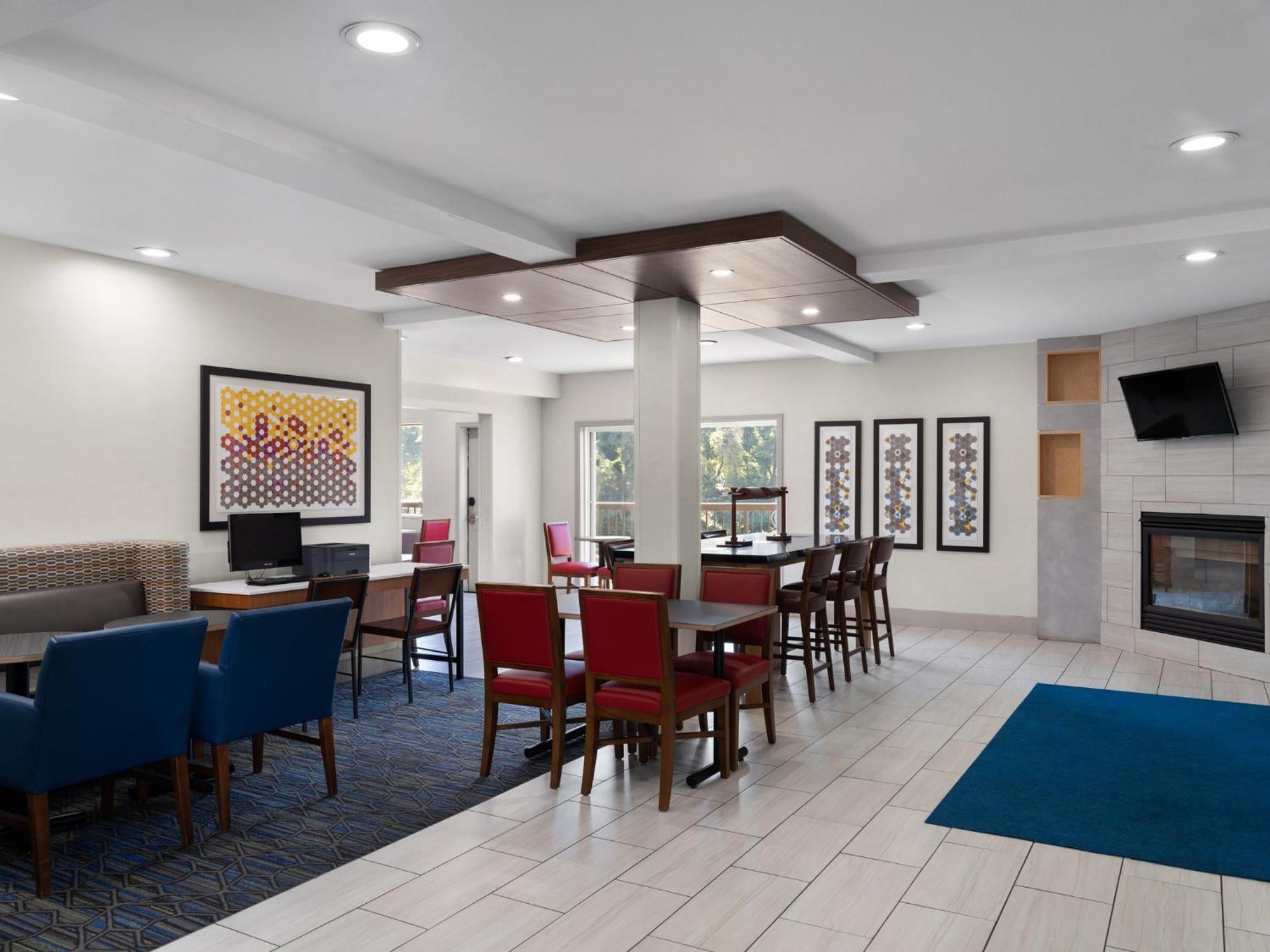 Holiday Inn Express Fort Bragg By Ihg Εξωτερικό φωτογραφία